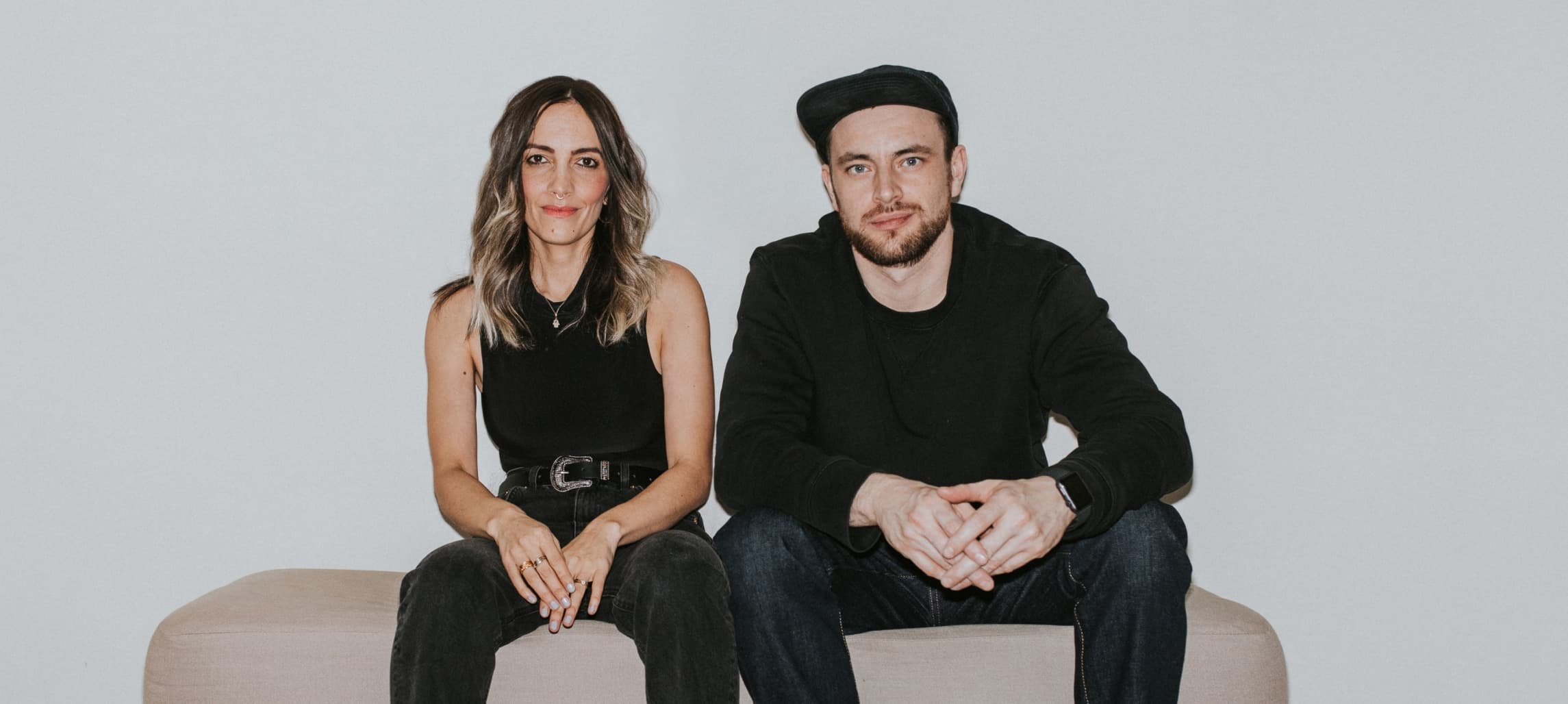 Easol founders, lisa and ben, sitting in a couch